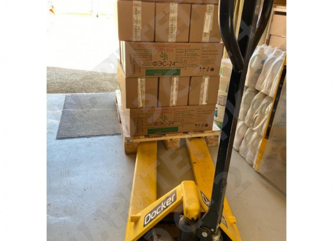 Фотолюминесцентная самоклеющаяся пленка со свечением >10 ч., в п.м.